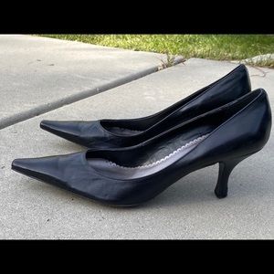 BCBG Paris black leather heels. Women’s 9.5 N